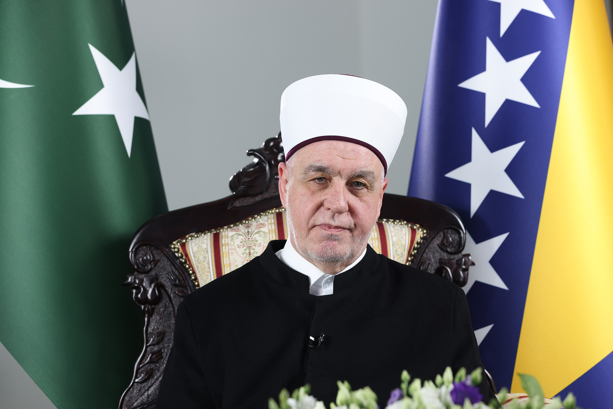 ''Svim muslimanima i muslimankama u Bosni i Hercegovini čestitam nastupajuće dane Ramazanskog bajrama'', poručio je