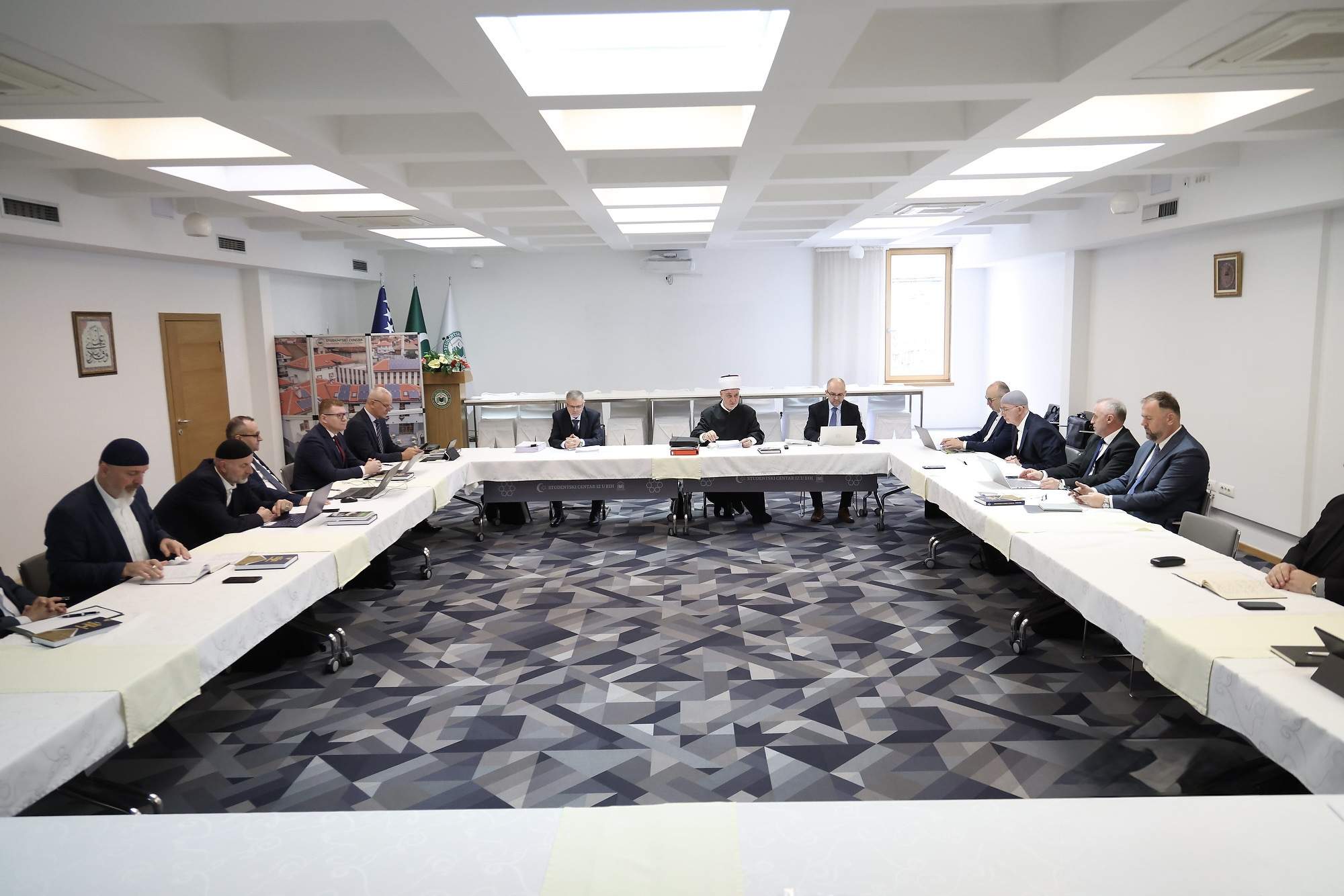 Vijeće muftija odalo je priznanje svim imamima i članovima Islamske zajednice ali i građanima Bosne i Hercegovine za odlučnost da očuvaju mir i da ne nasjedaju na provokacije.