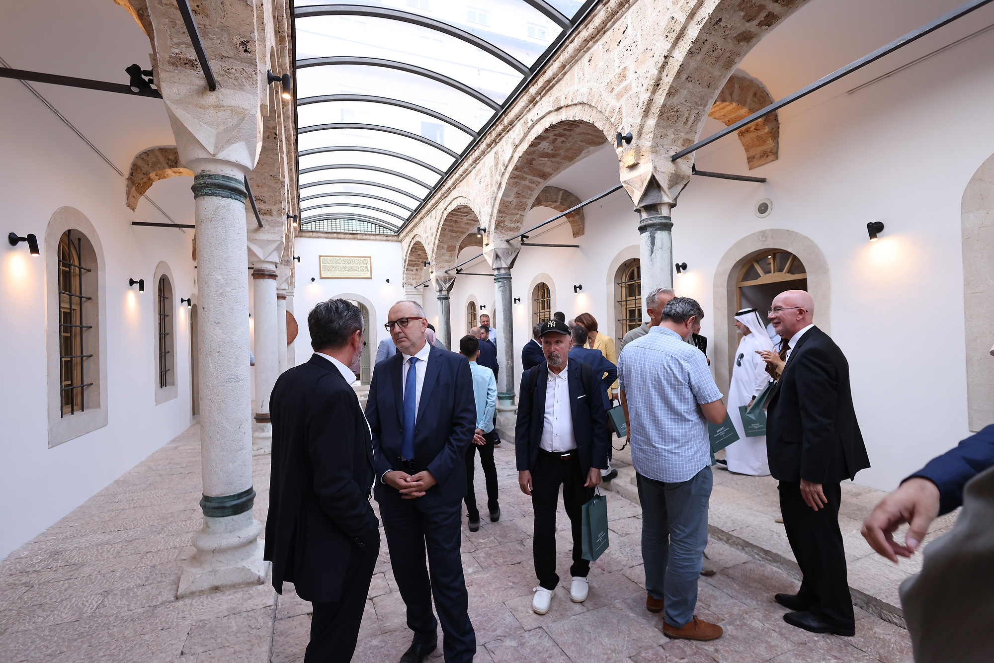 Delegacije u obilasku eksponata